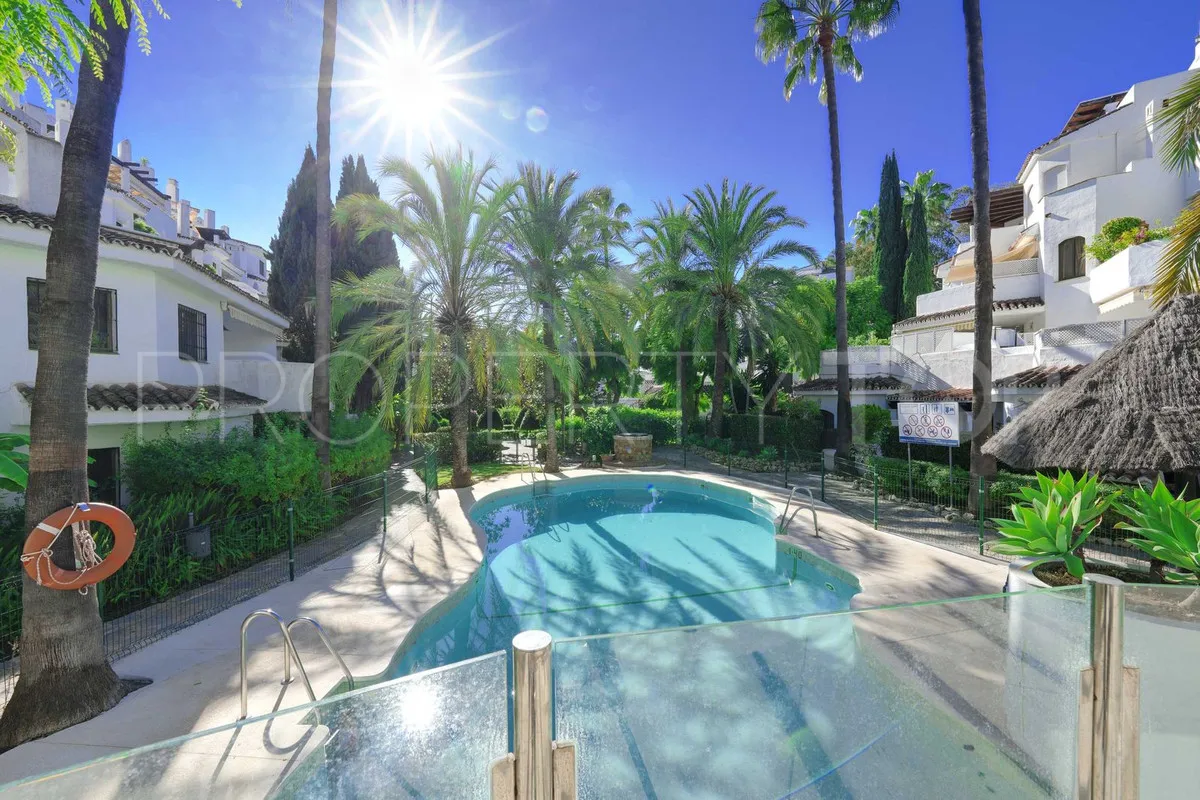 Comprar apartamento de 2 dormitorios en Elviria