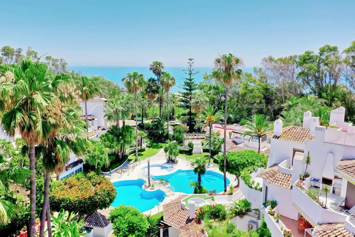 Comprar apartamento de 2 dormitorios en Elviria