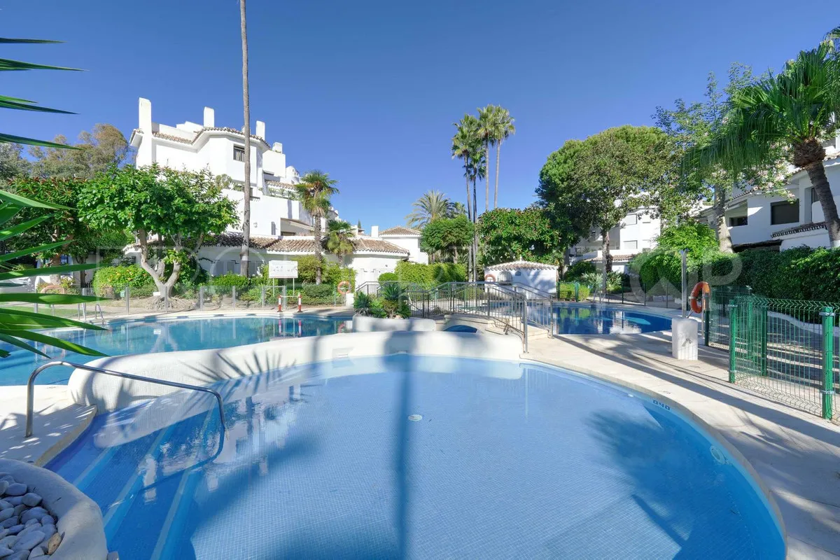 Comprar apartamento de 2 dormitorios en Elviria