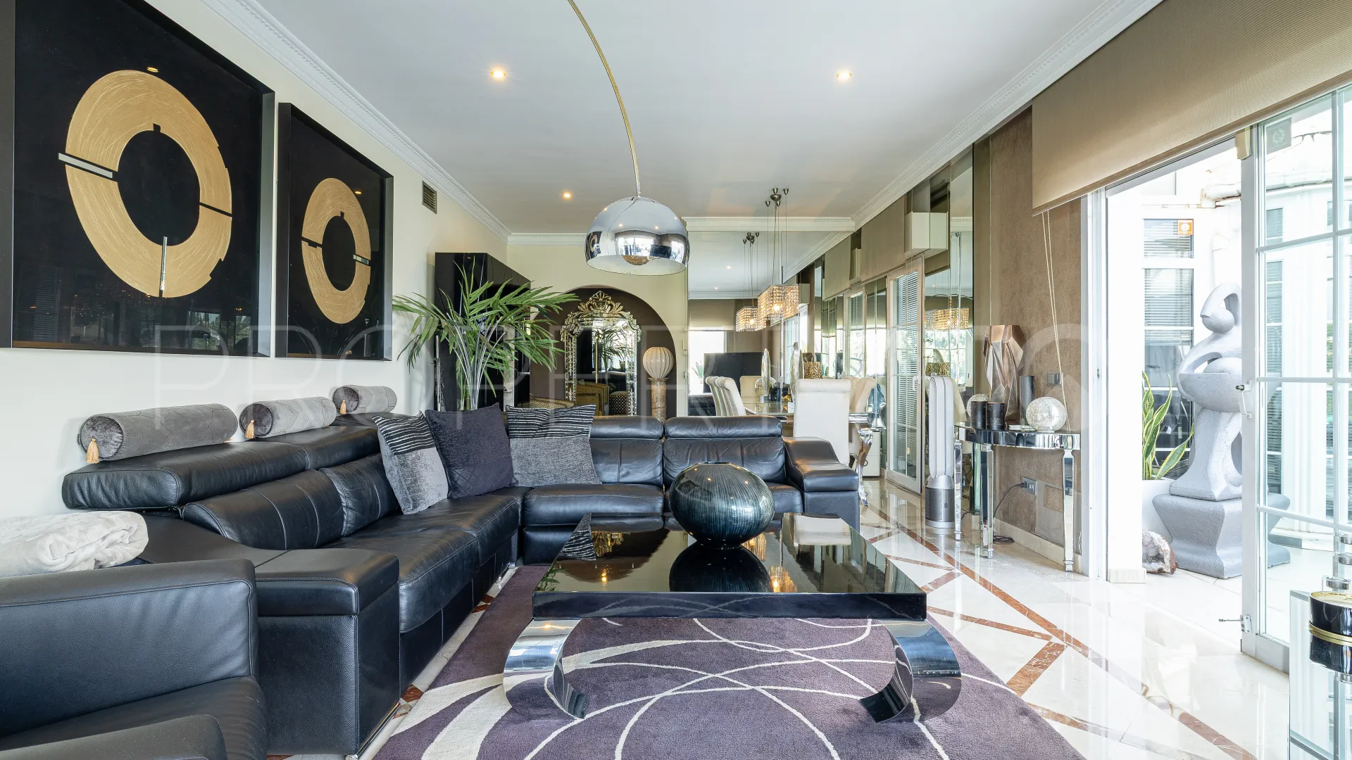 For sale Nueva Andalucia ground floor apartment with 2 bedrooms