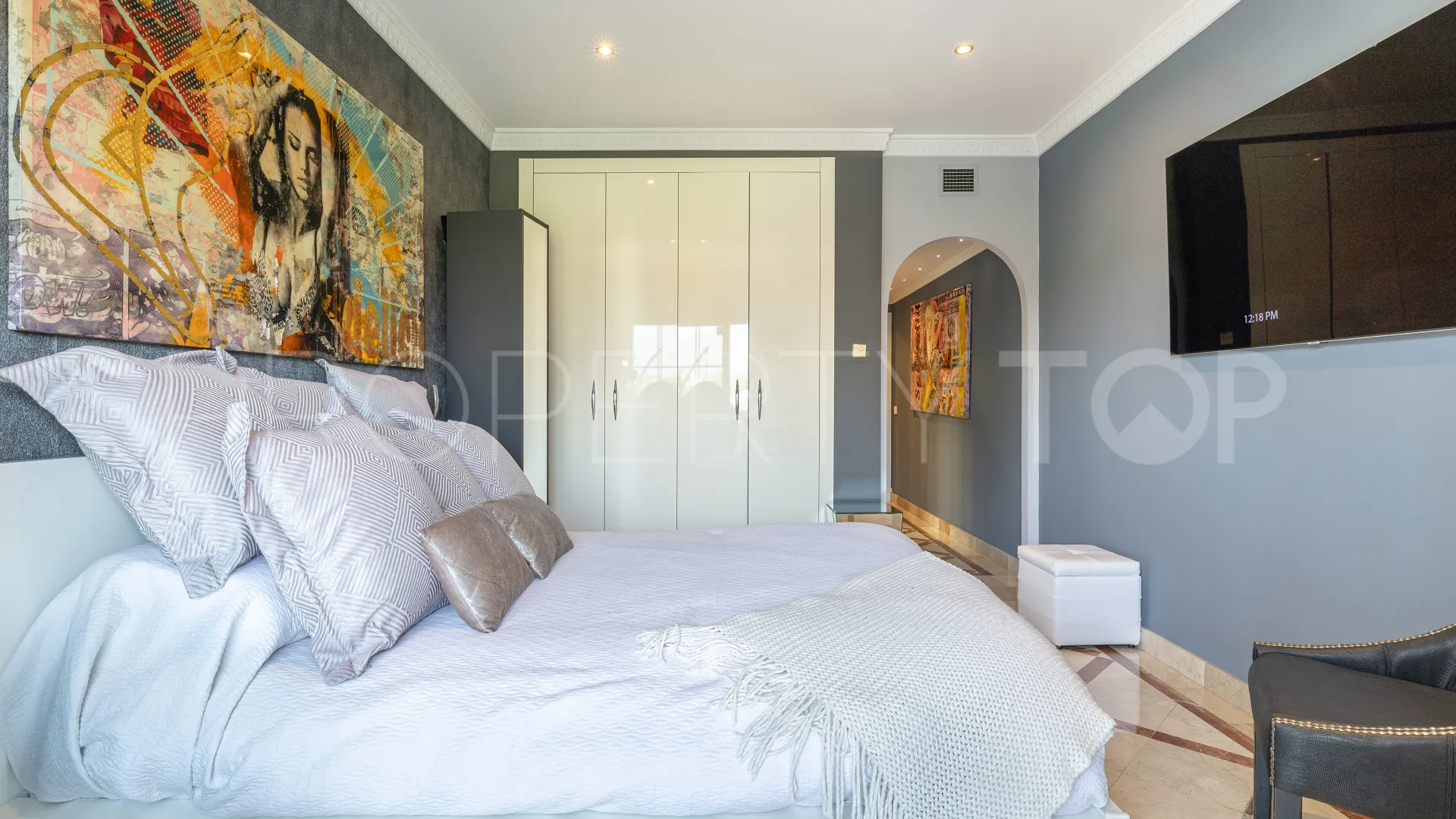 For sale Nueva Andalucia ground floor apartment with 2 bedrooms