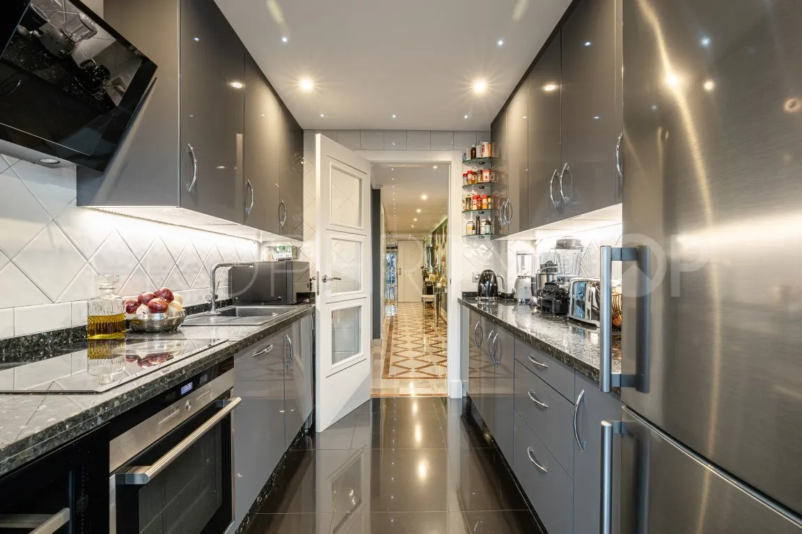 For sale Nueva Andalucia ground floor apartment with 2 bedrooms
