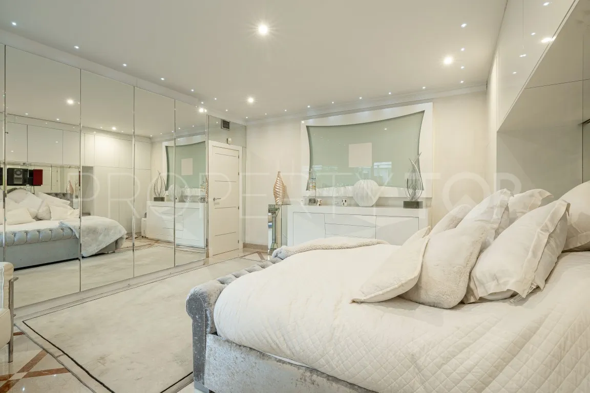 For sale Nueva Andalucia ground floor apartment with 2 bedrooms