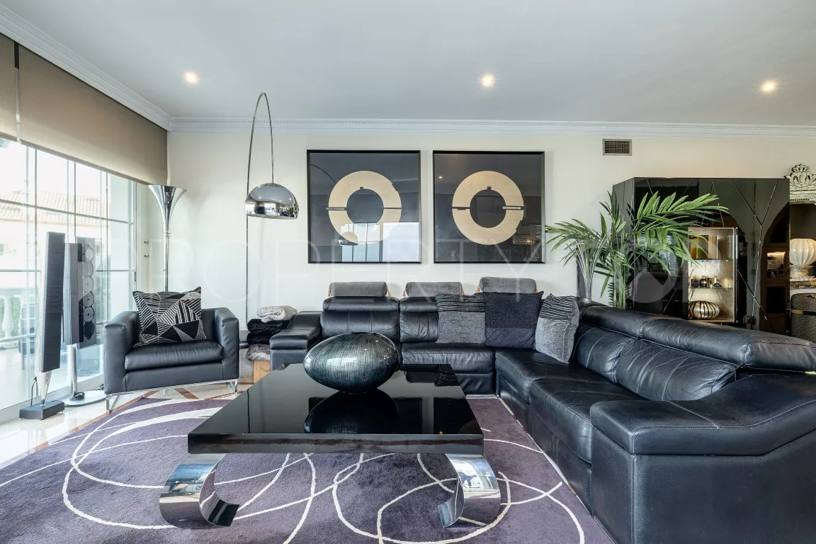For sale Nueva Andalucia ground floor apartment with 2 bedrooms