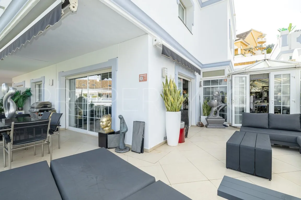 For sale Nueva Andalucia ground floor apartment with 2 bedrooms