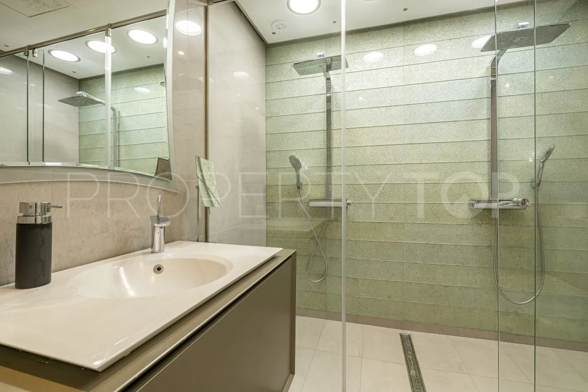 For sale Nueva Andalucia ground floor apartment with 2 bedrooms