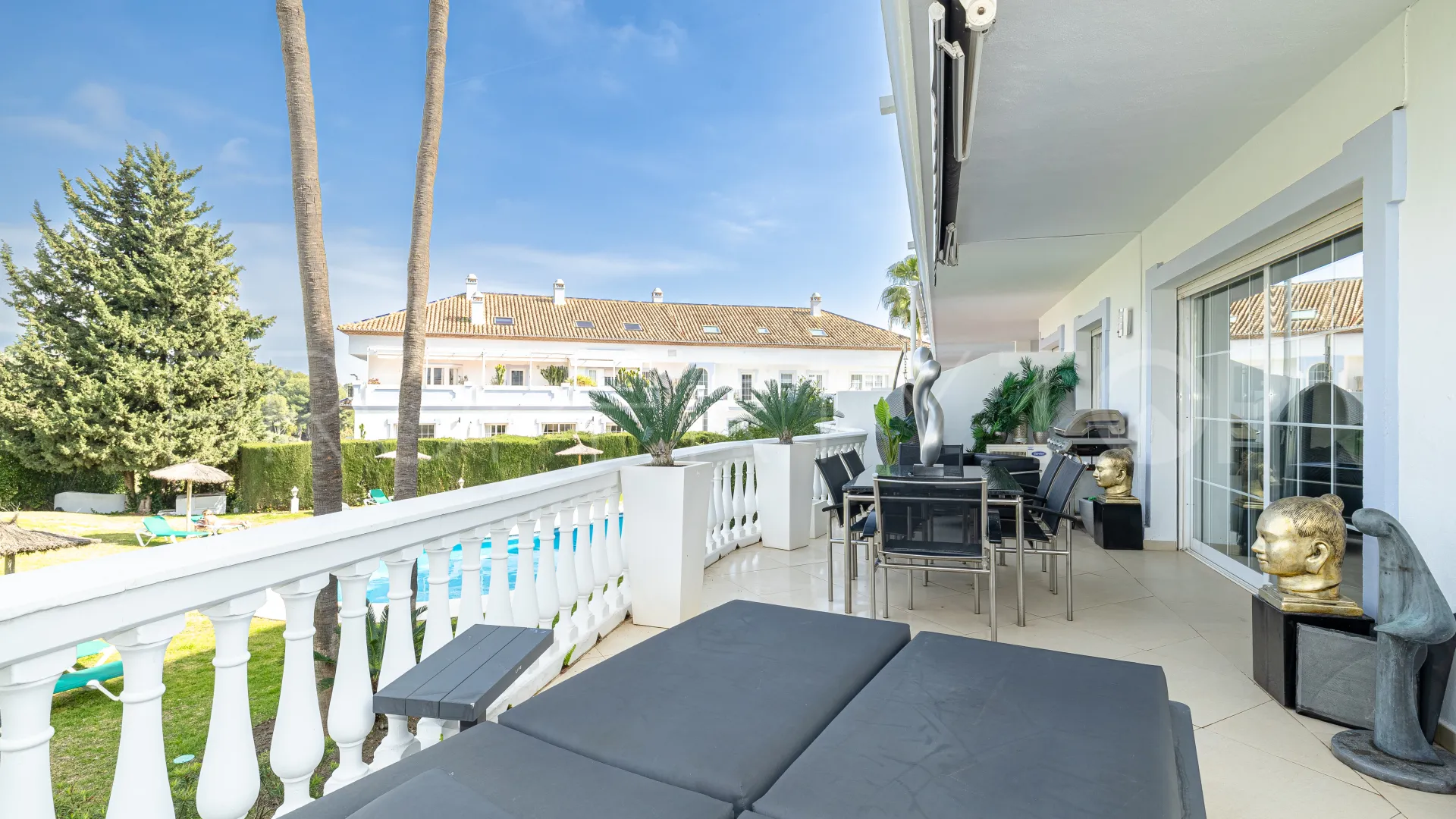 For sale Nueva Andalucia ground floor apartment with 2 bedrooms