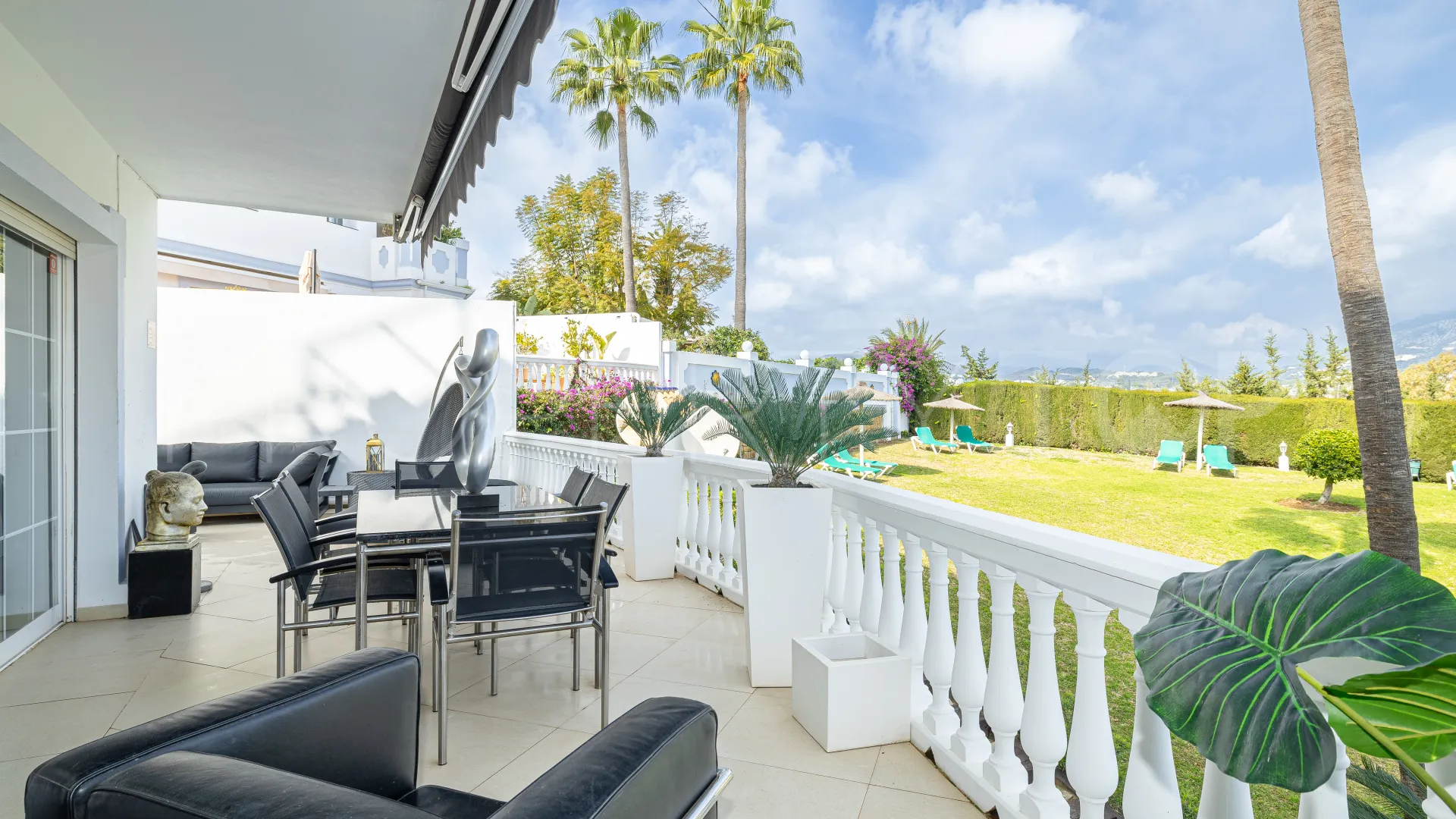 For sale Nueva Andalucia ground floor apartment with 2 bedrooms