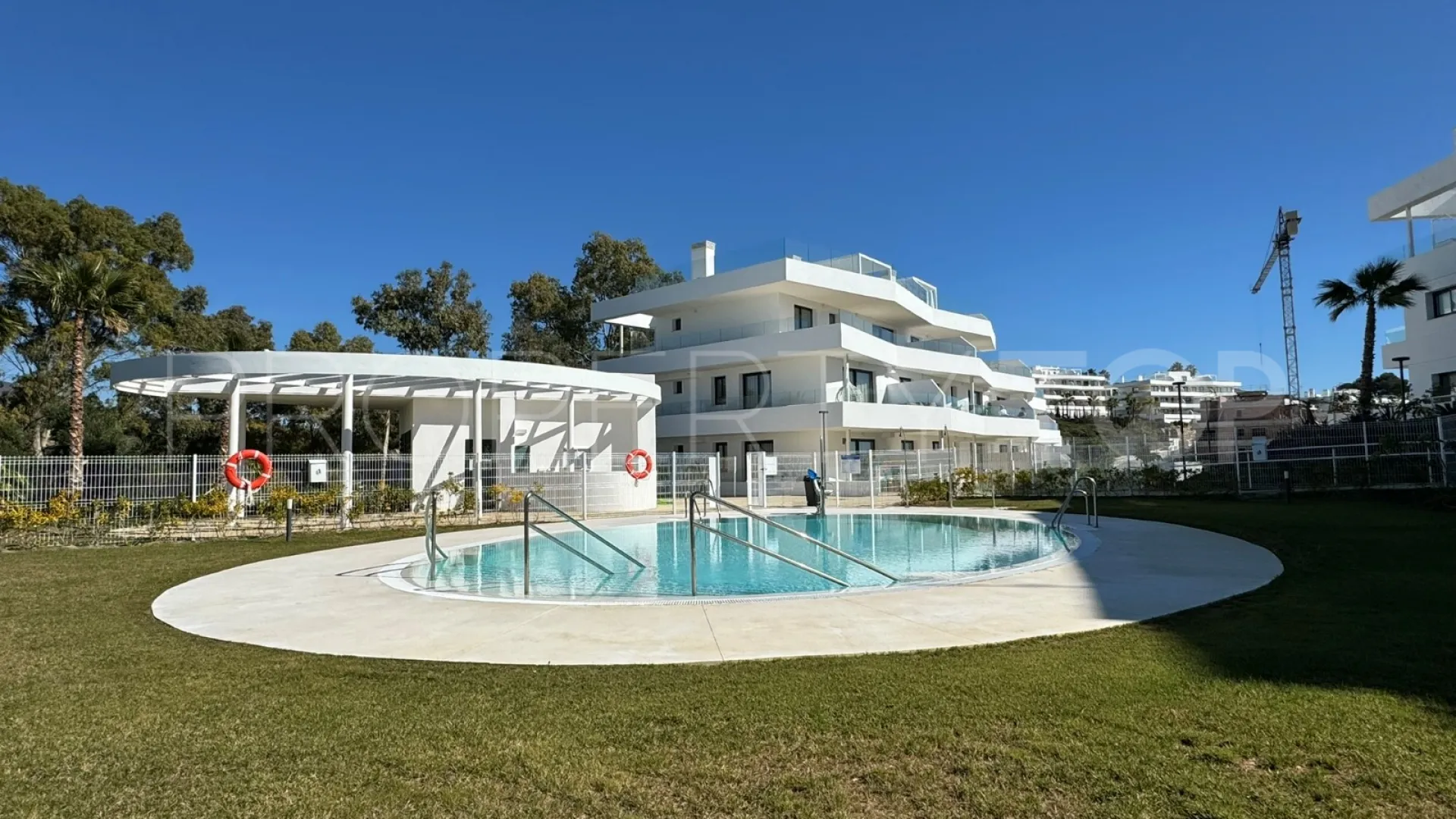 Buy Estepona ground floor apartment with 2 bedrooms