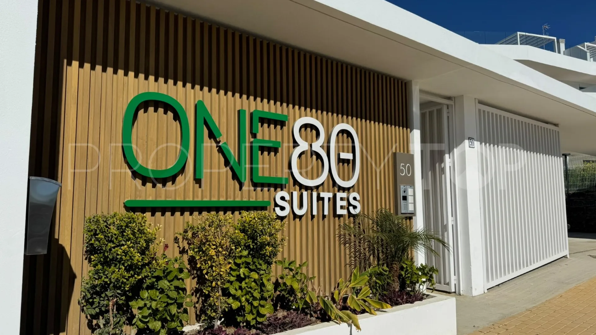 Buy Estepona ground floor apartment with 2 bedrooms