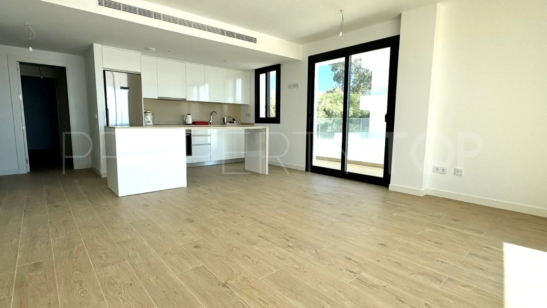 Buy Estepona ground floor apartment with 2 bedrooms