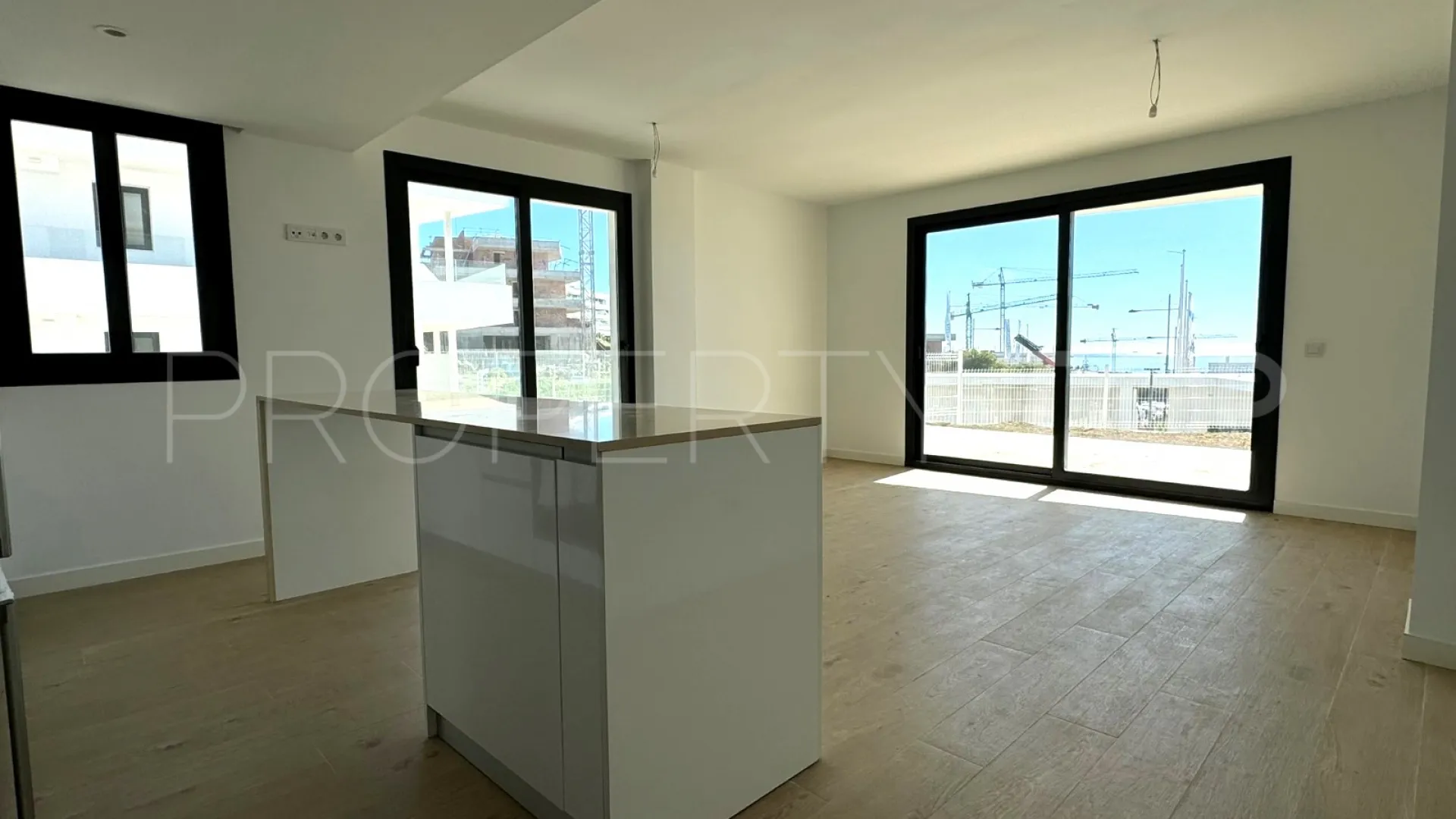 Buy Estepona ground floor apartment with 2 bedrooms