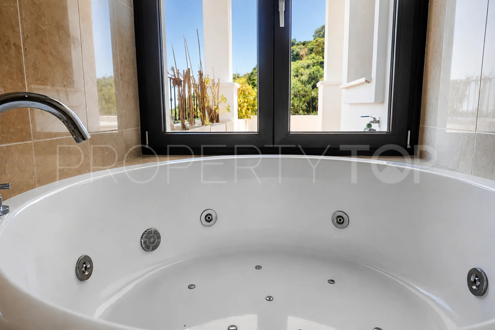 4 bedrooms house in Benahavis Hills Country Club for sale