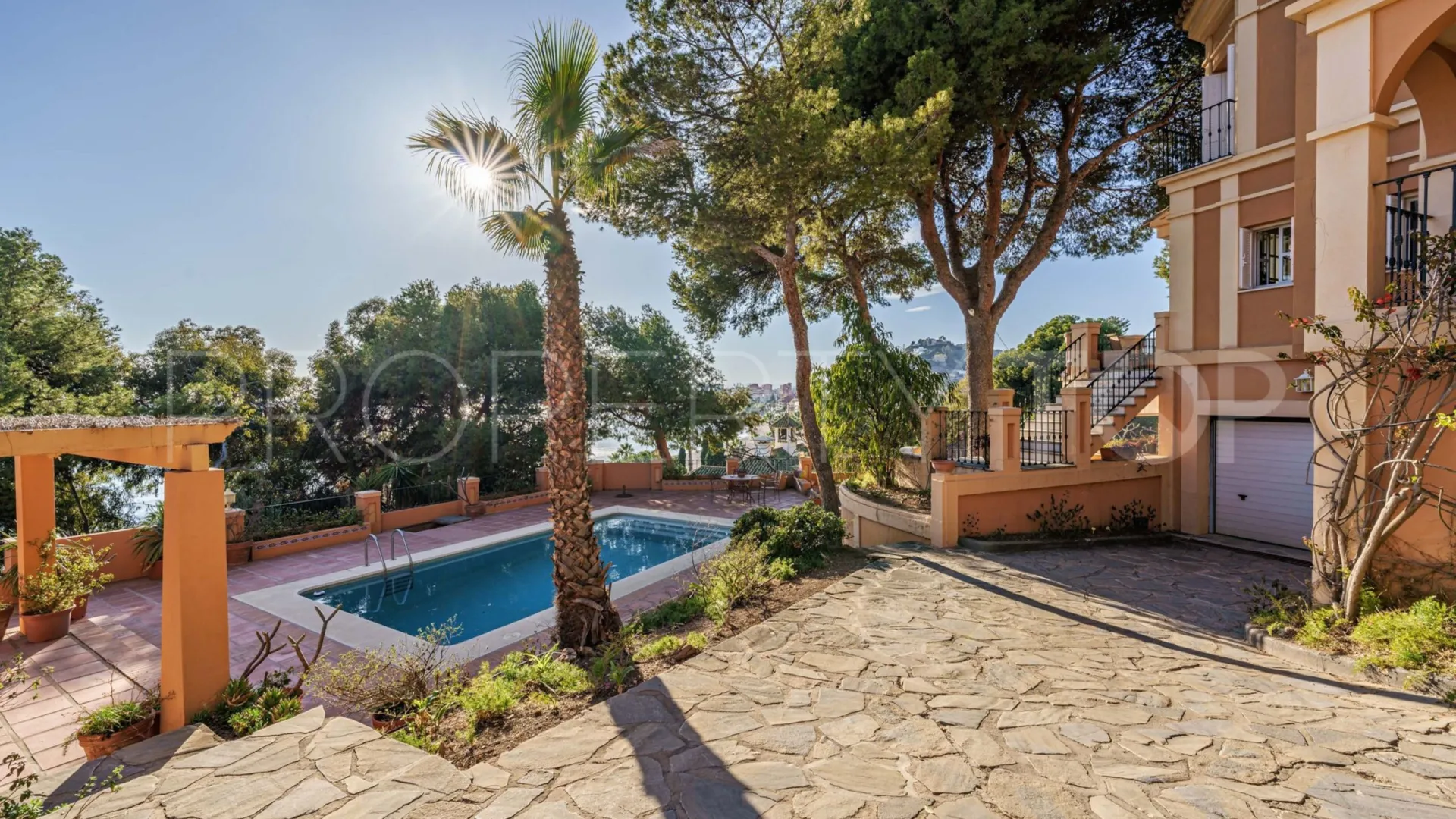 For sale villa in El Limonar with 10 bedrooms