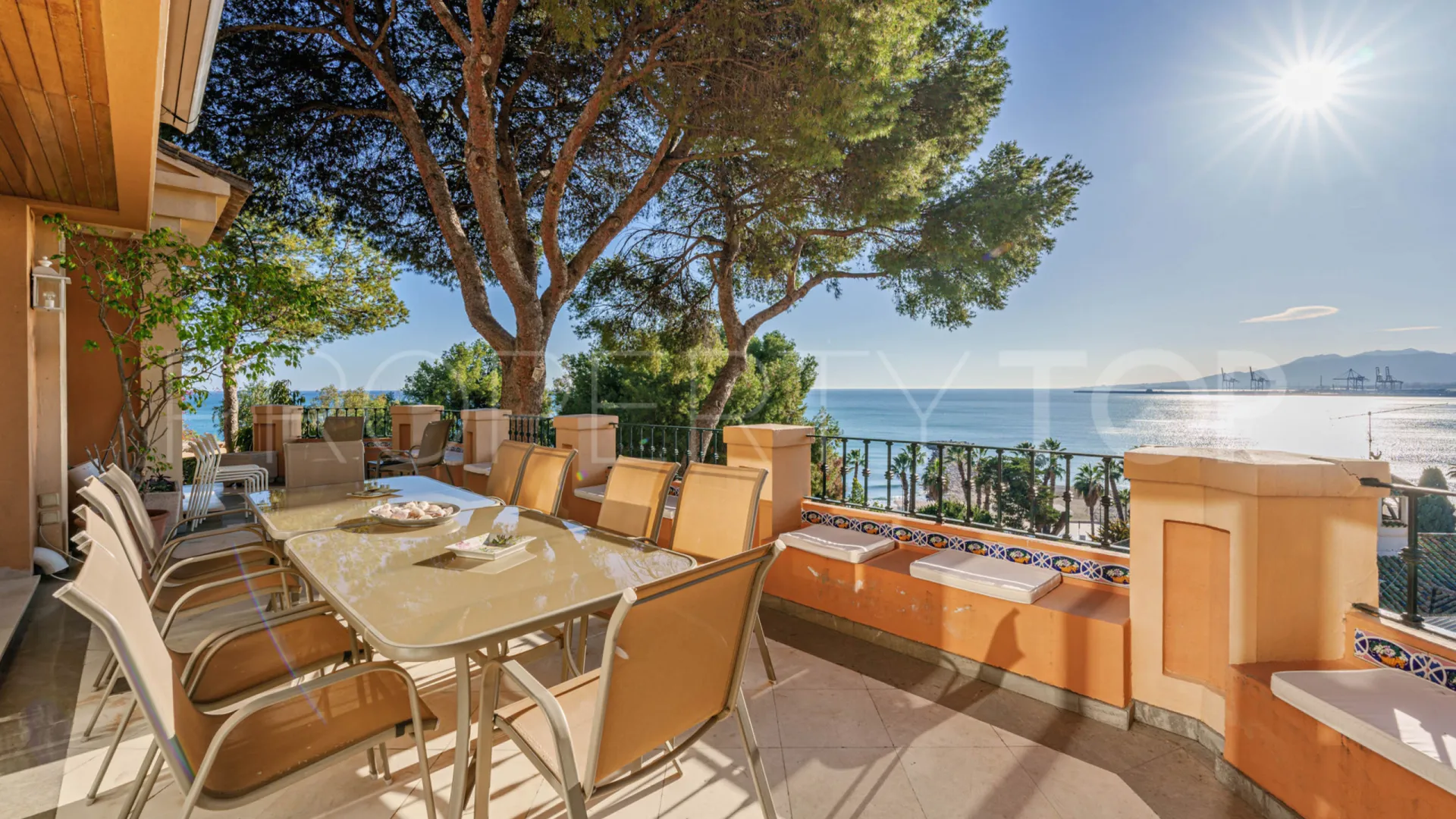 For sale villa in El Limonar with 10 bedrooms