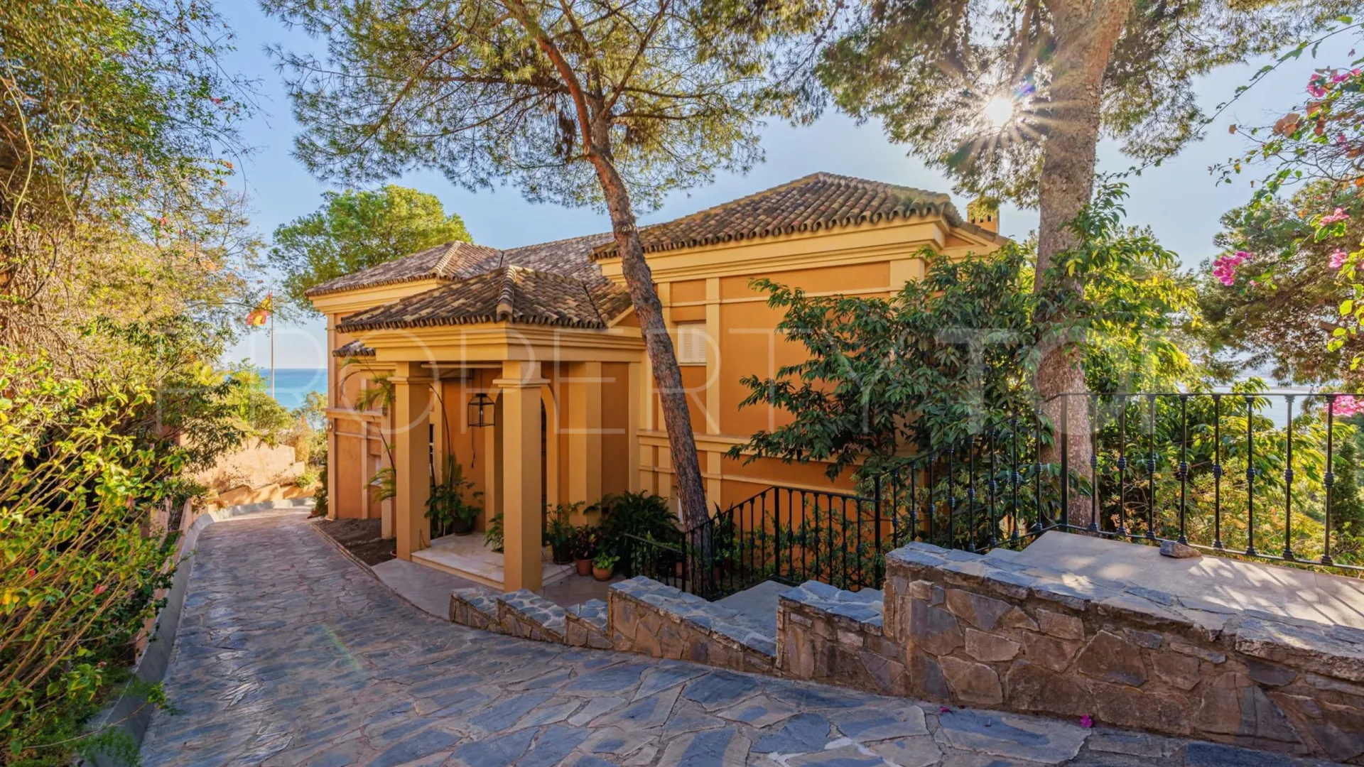 For sale villa in El Limonar with 10 bedrooms