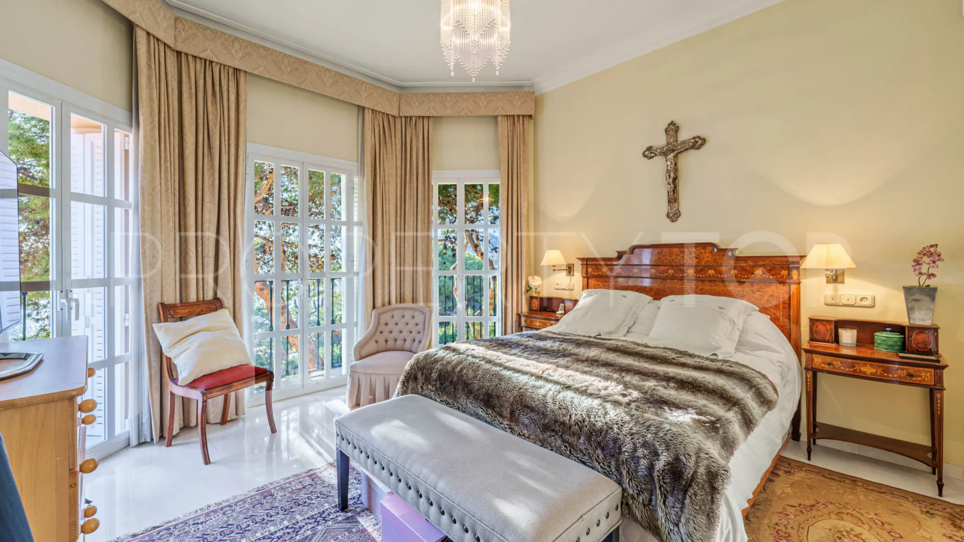 For sale villa in El Limonar with 10 bedrooms