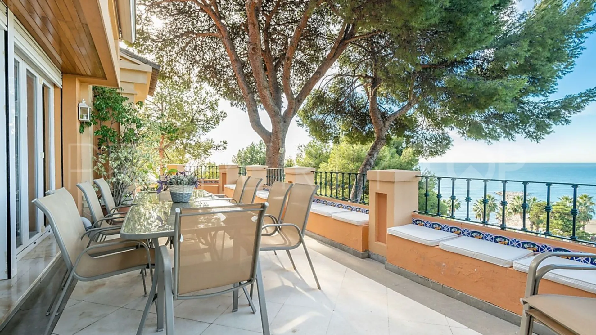 For sale villa in El Limonar with 10 bedrooms