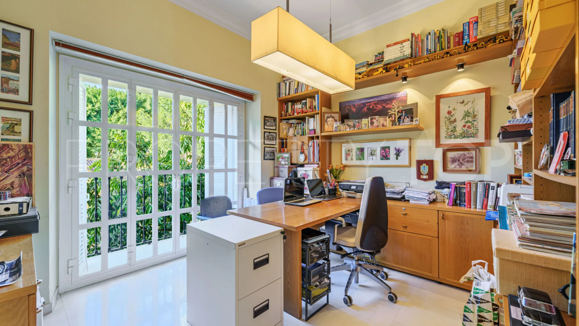 For sale villa in El Limonar with 10 bedrooms