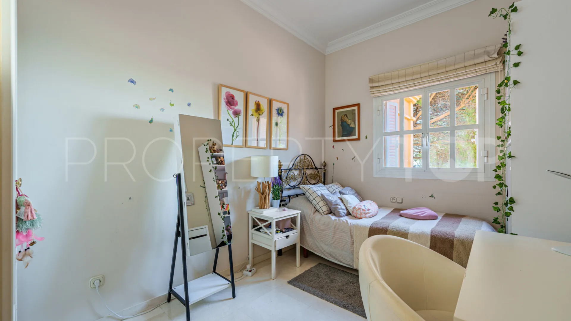 For sale villa in El Limonar with 10 bedrooms