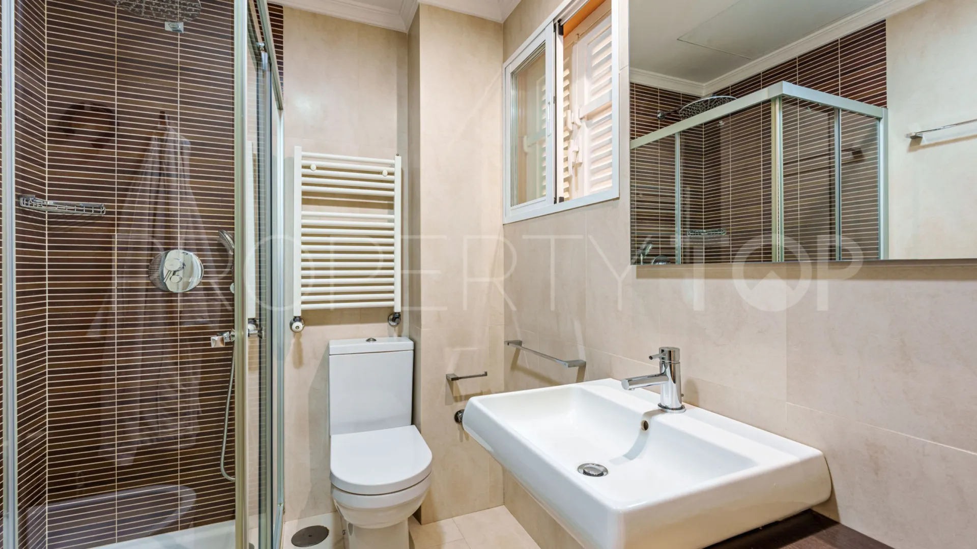 For sale villa in El Limonar with 10 bedrooms