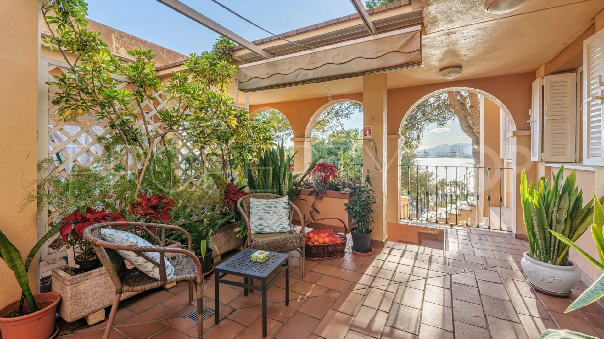 For sale villa in El Limonar with 10 bedrooms