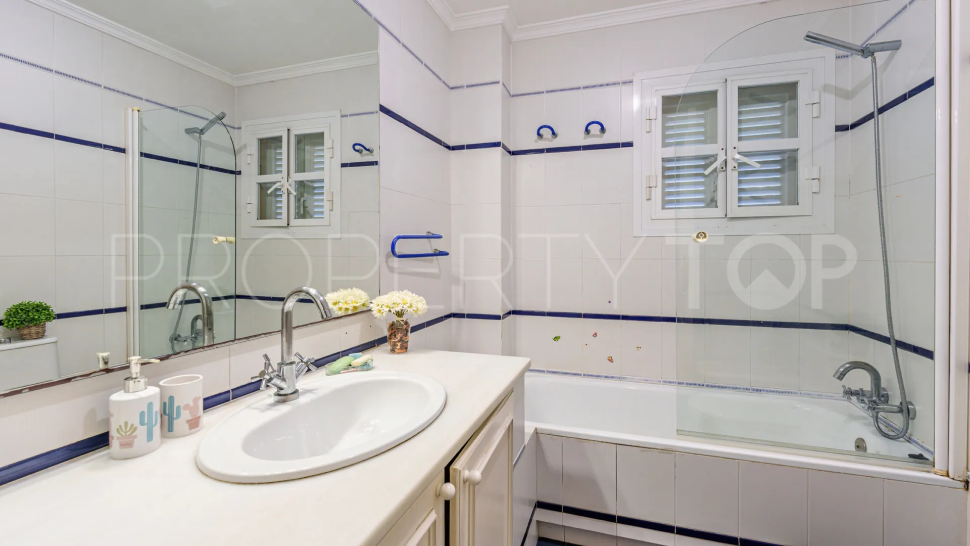 For sale villa in El Limonar with 10 bedrooms