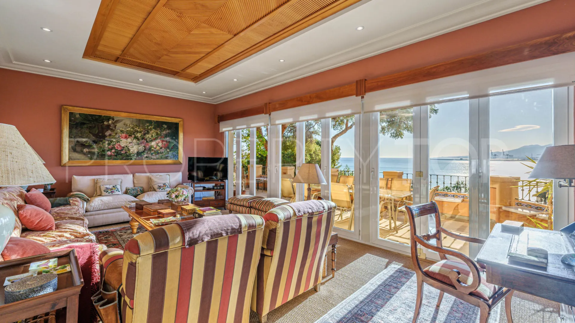 For sale villa in El Limonar with 10 bedrooms