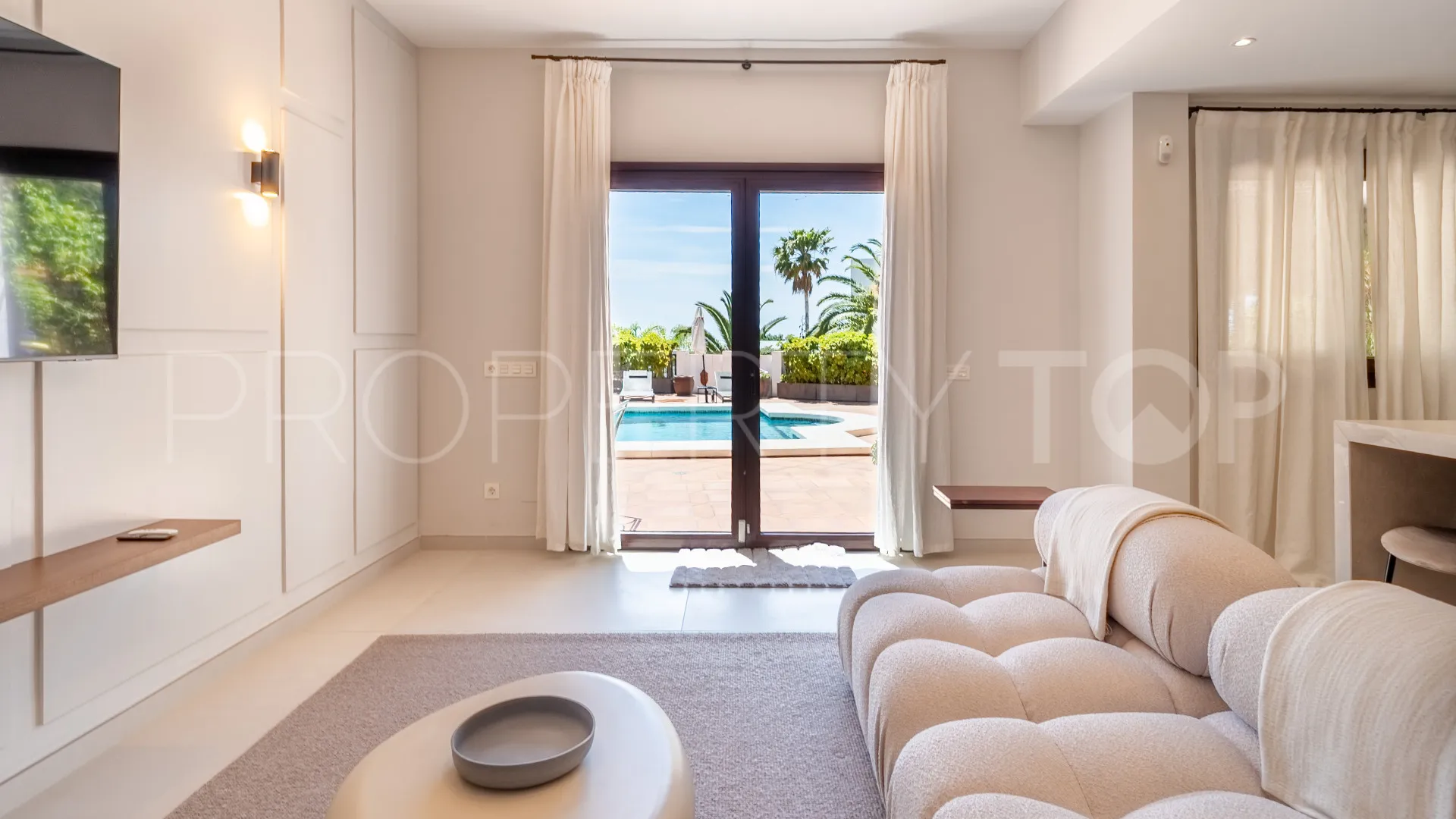 For sale 6 bedrooms villa in El Rosario