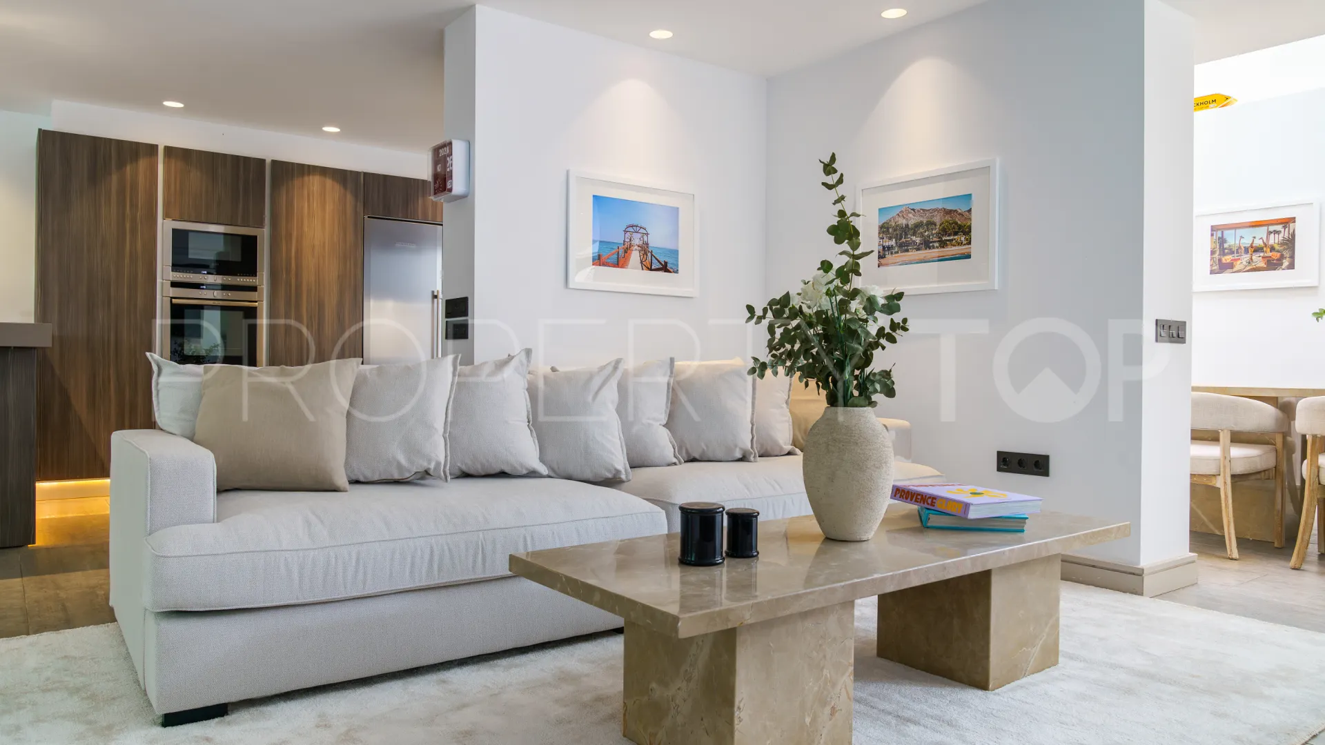 Villa for sale in Nueva Andalucia