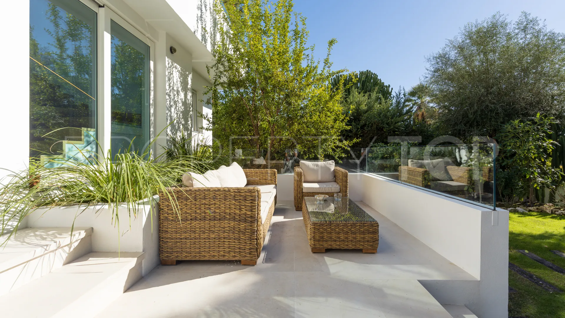 Villa for sale in Nueva Andalucia