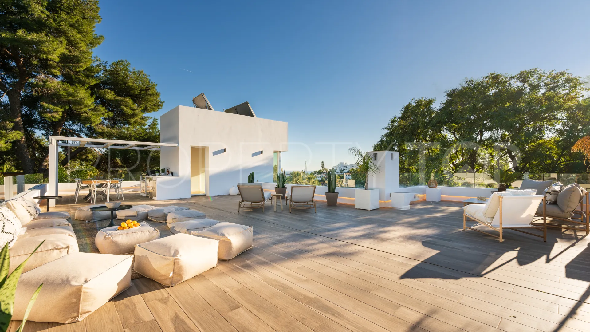 Villa for sale in Nueva Andalucia