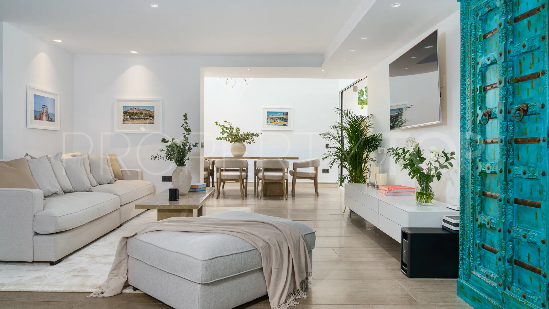 Villa for sale in Nueva Andalucia