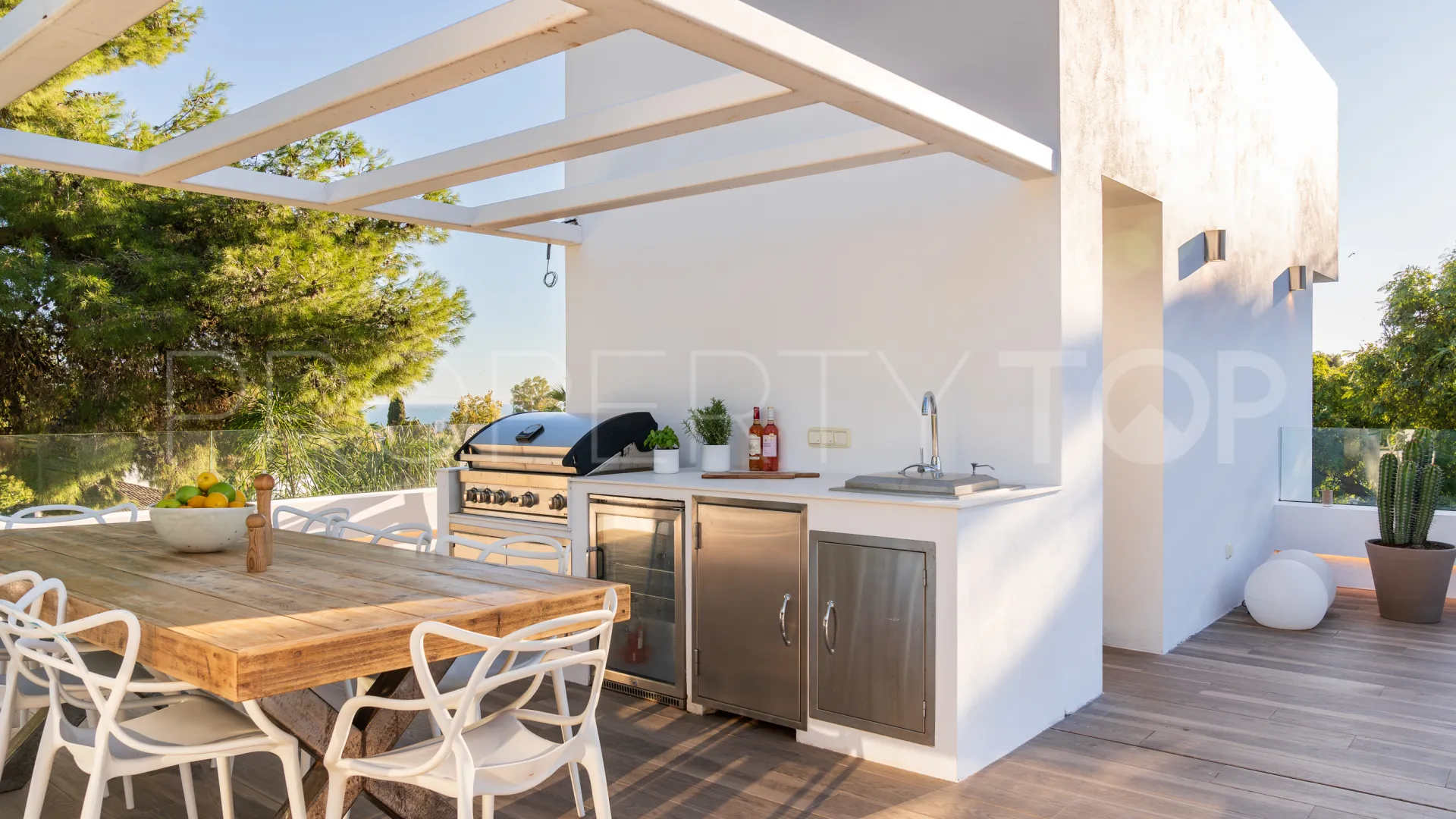 Villa for sale in Nueva Andalucia
