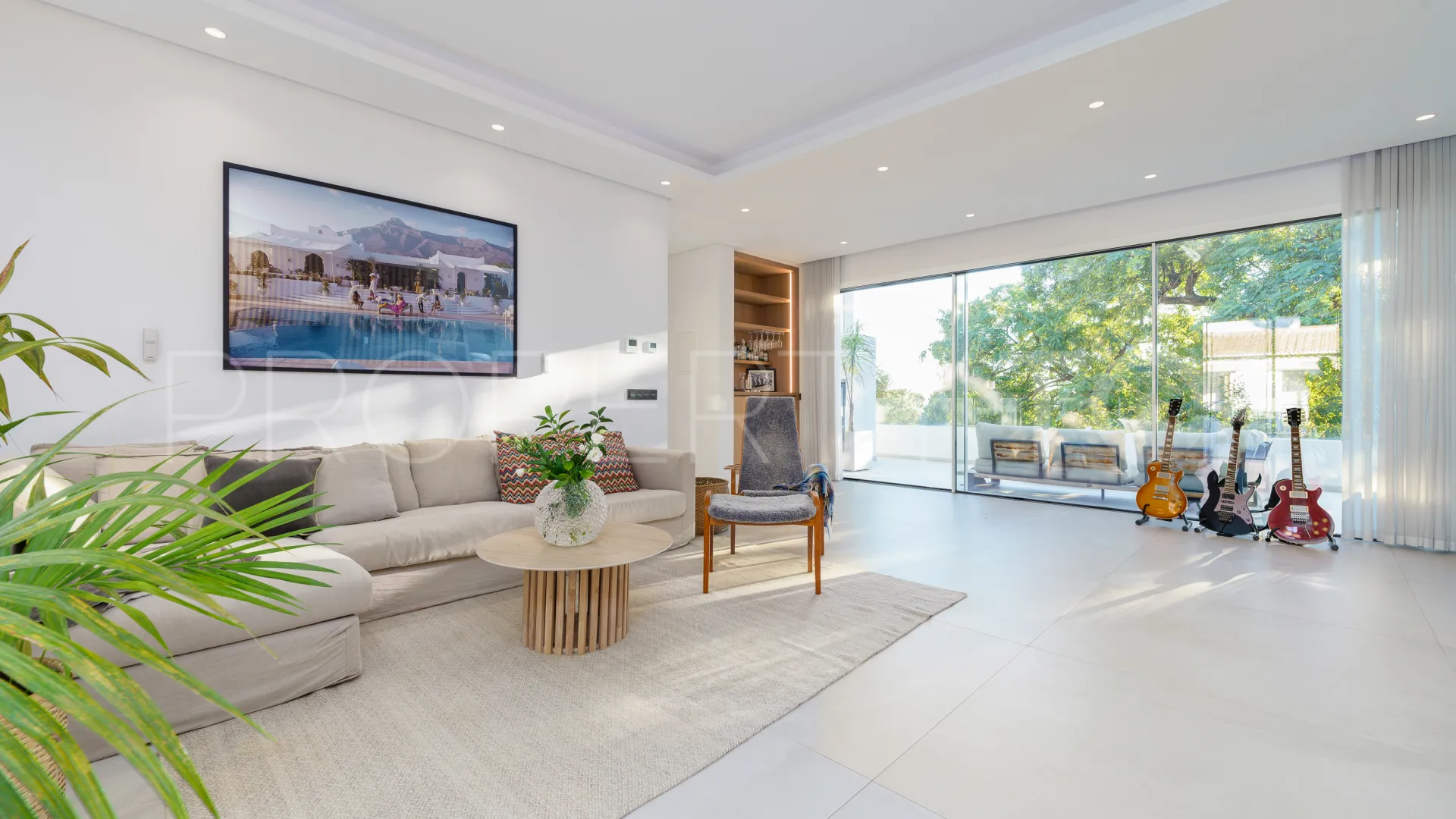 Villa for sale in Nueva Andalucia