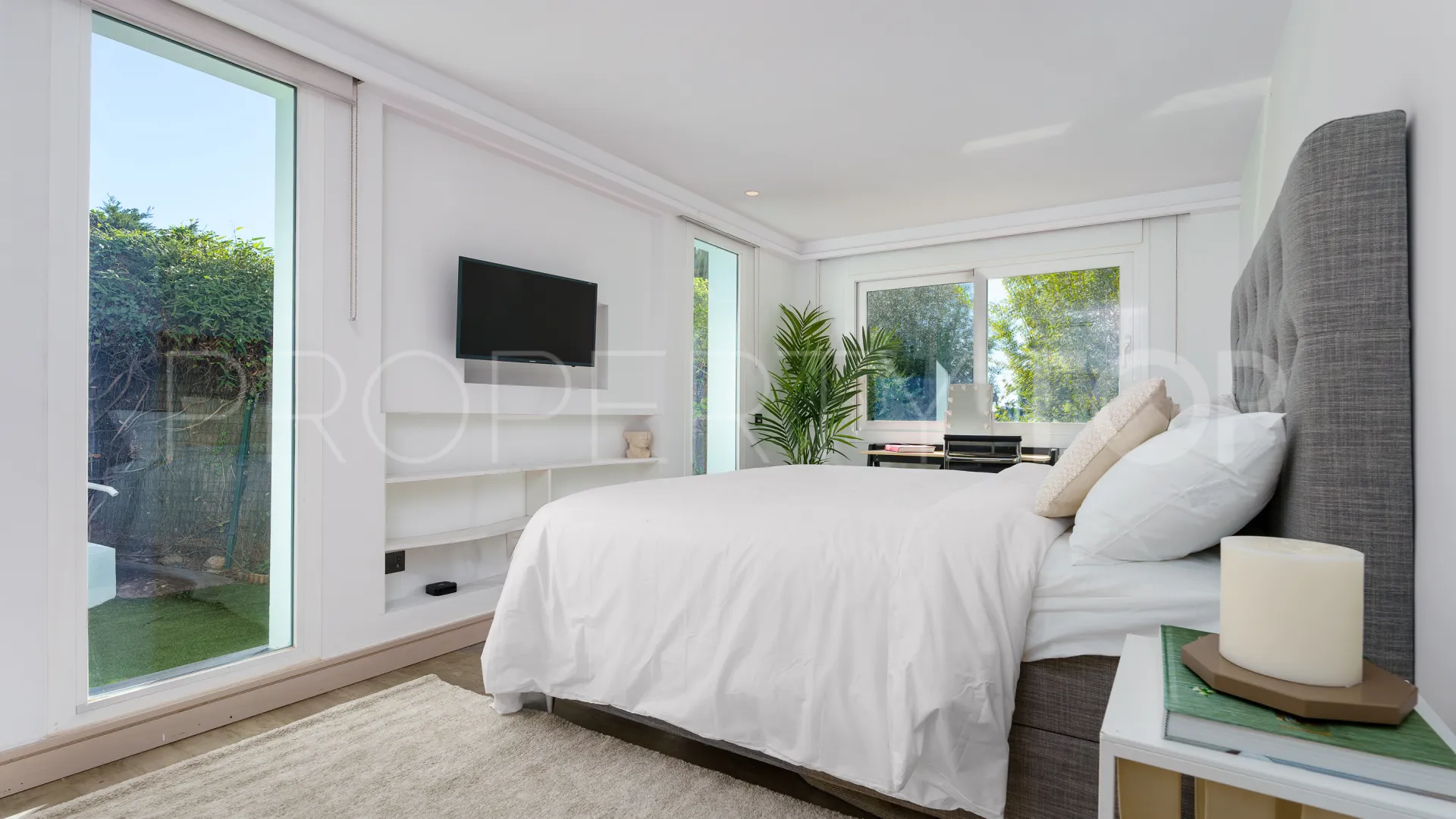Villa for sale in Nueva Andalucia