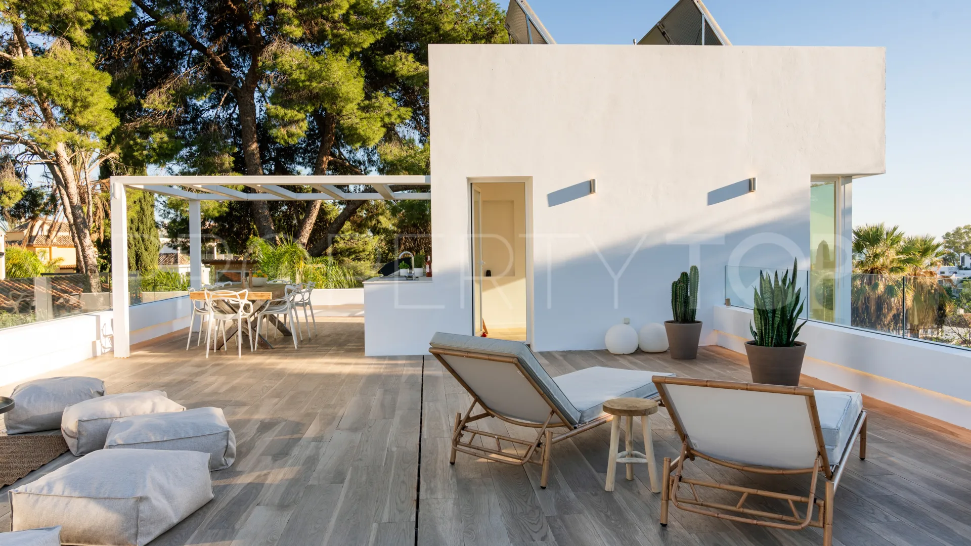 Villa for sale in Nueva Andalucia