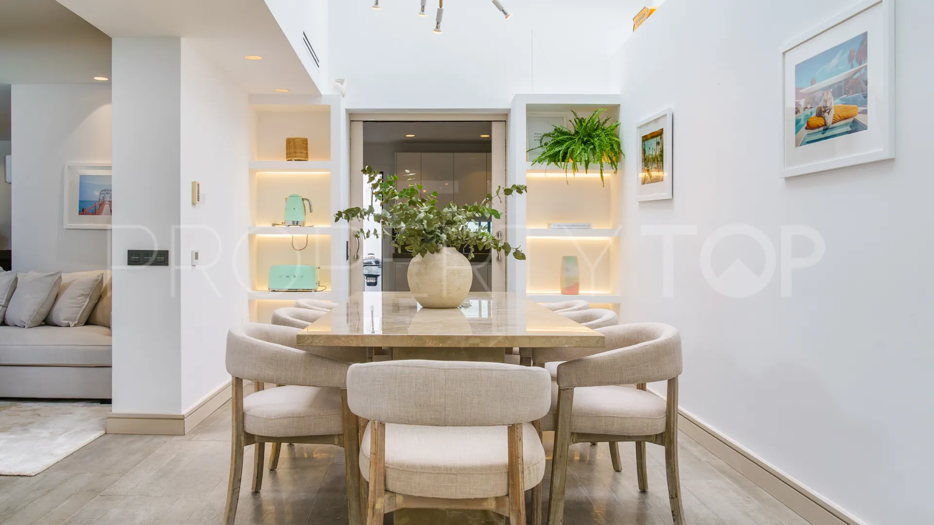 Villa for sale in Nueva Andalucia