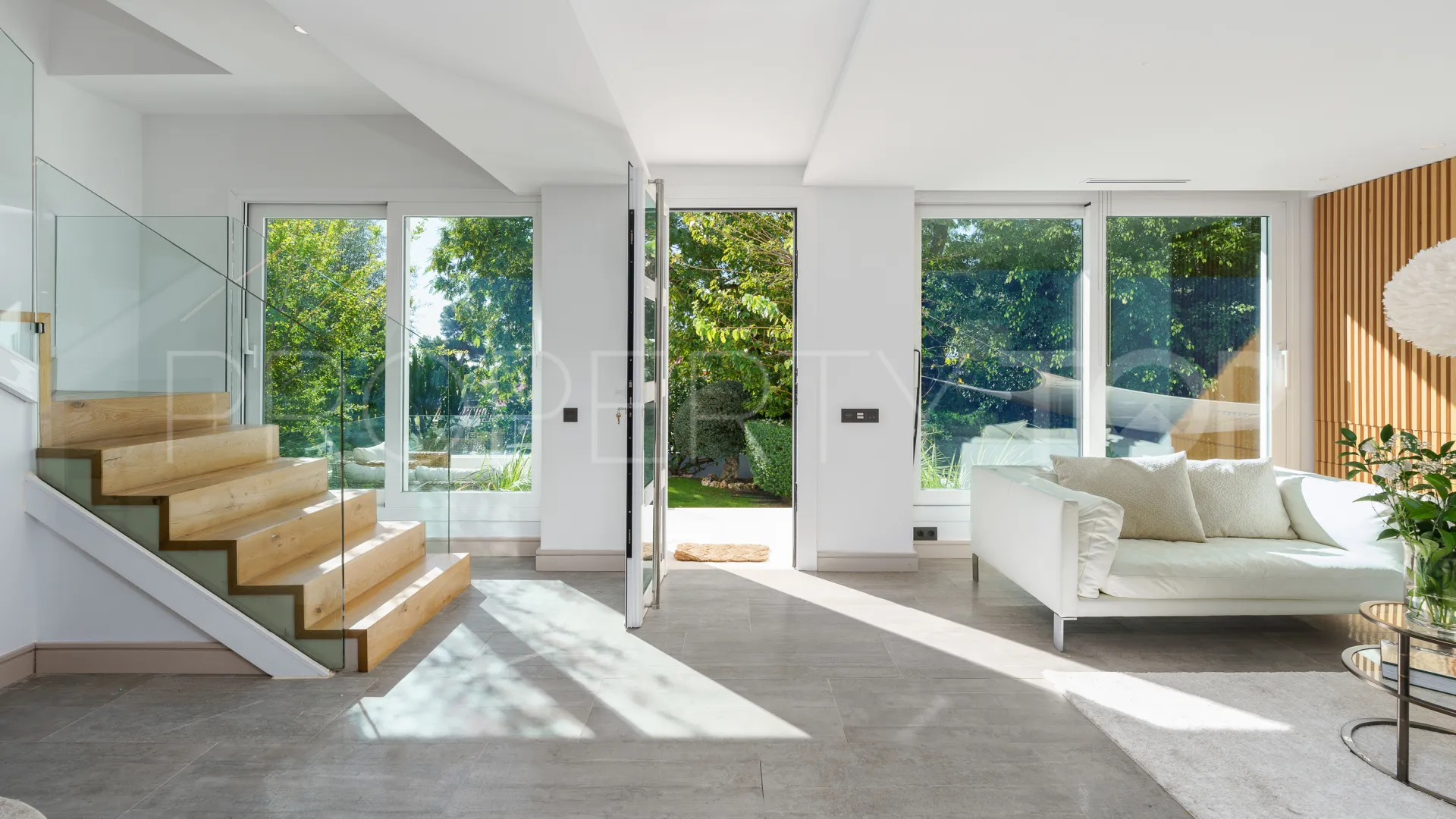 Villa for sale in Nueva Andalucia