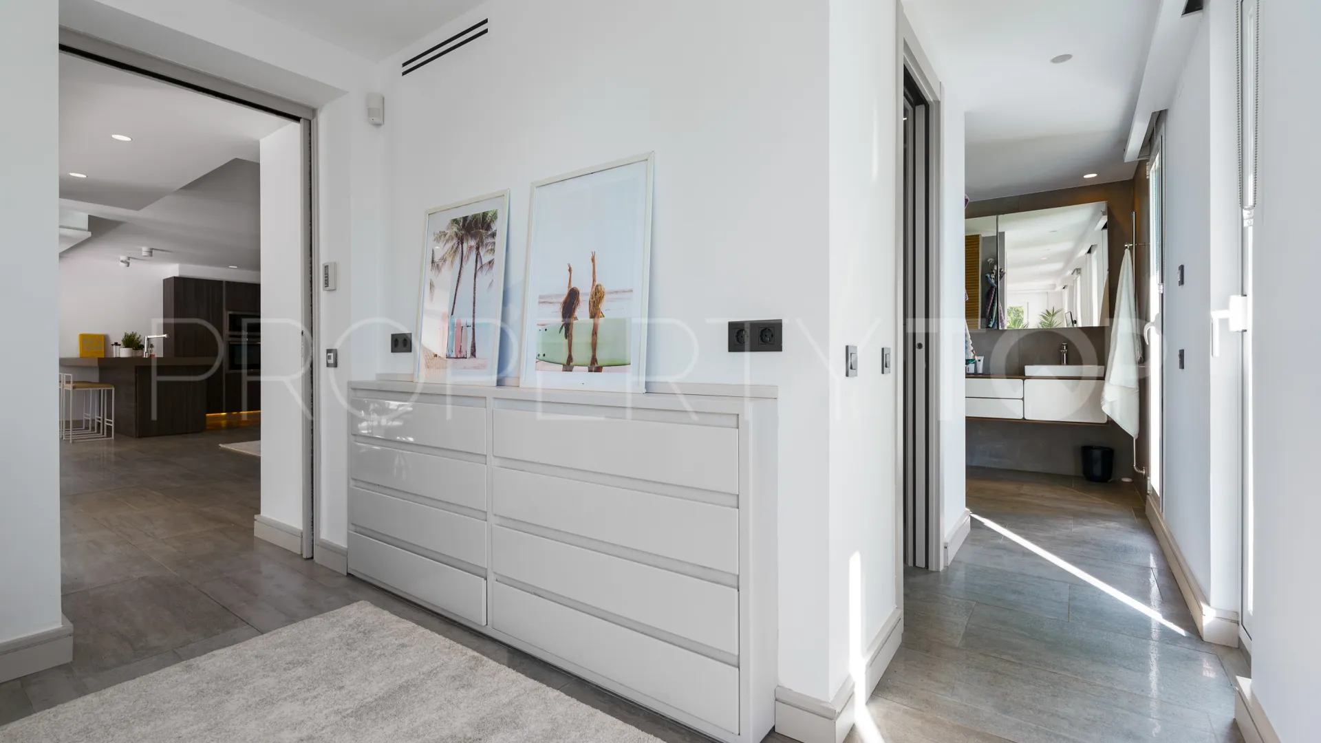 Villa for sale in Nueva Andalucia