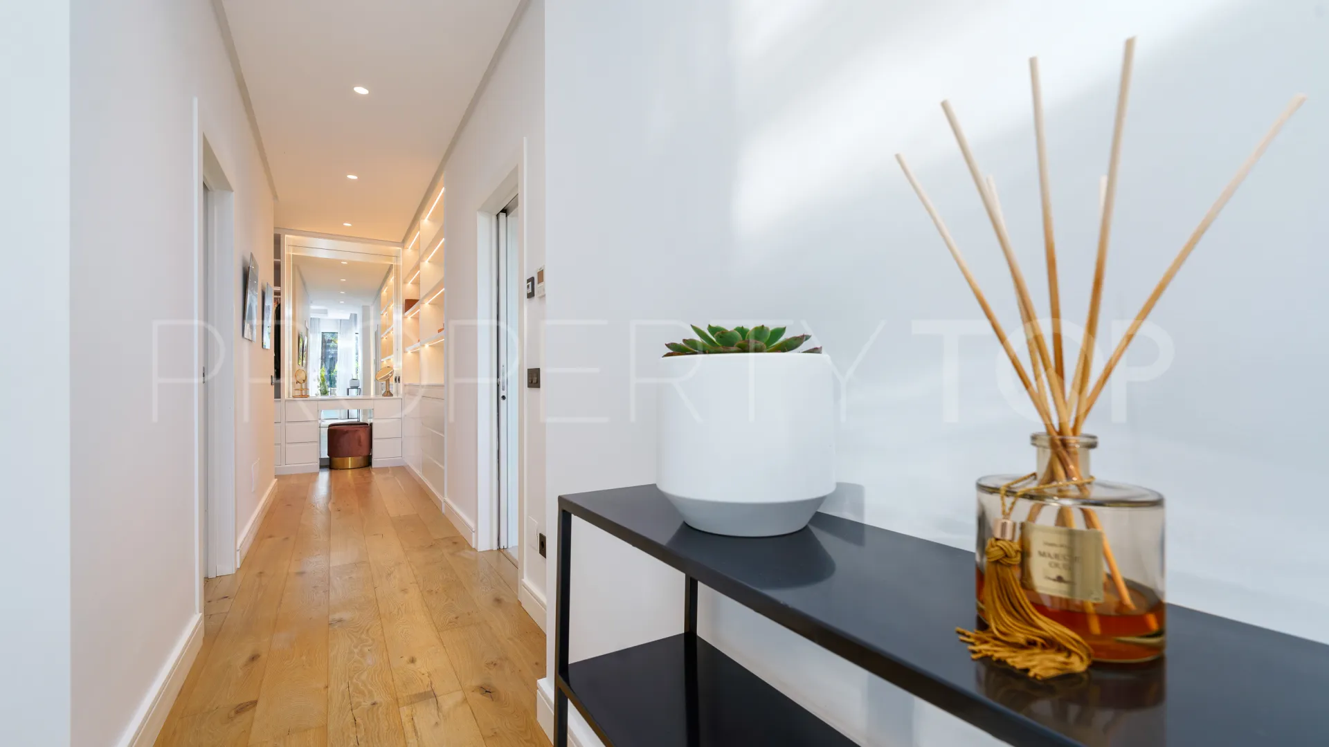 Villa for sale in Nueva Andalucia