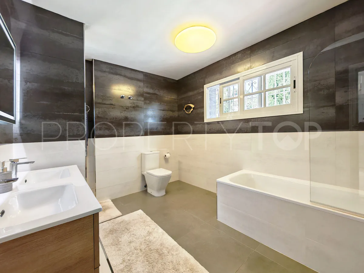 Villa en venta en Benalmadena con 3 dormitorios