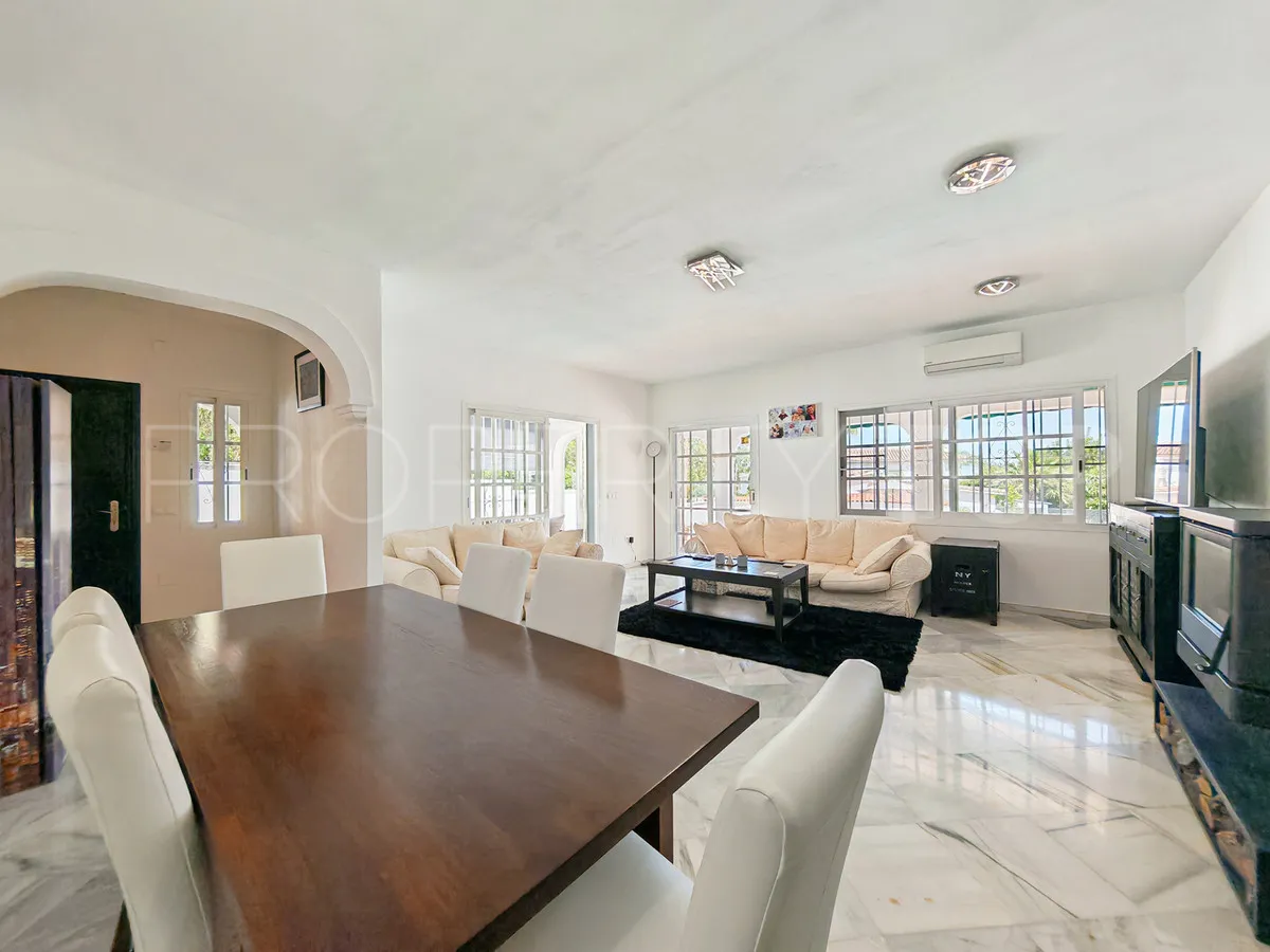 Villa en venta en Benalmadena con 3 dormitorios
