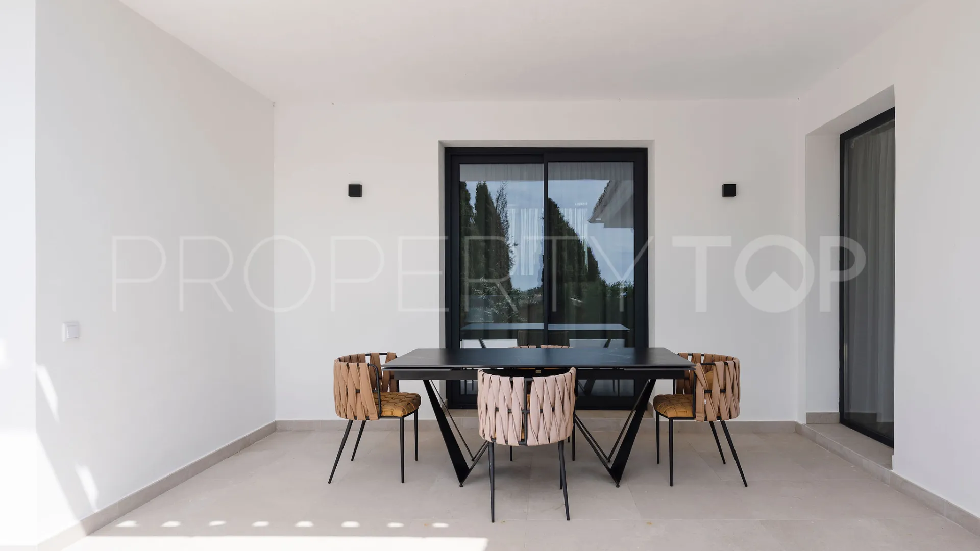 Villa en venta en Elviria con 4 dormitorios