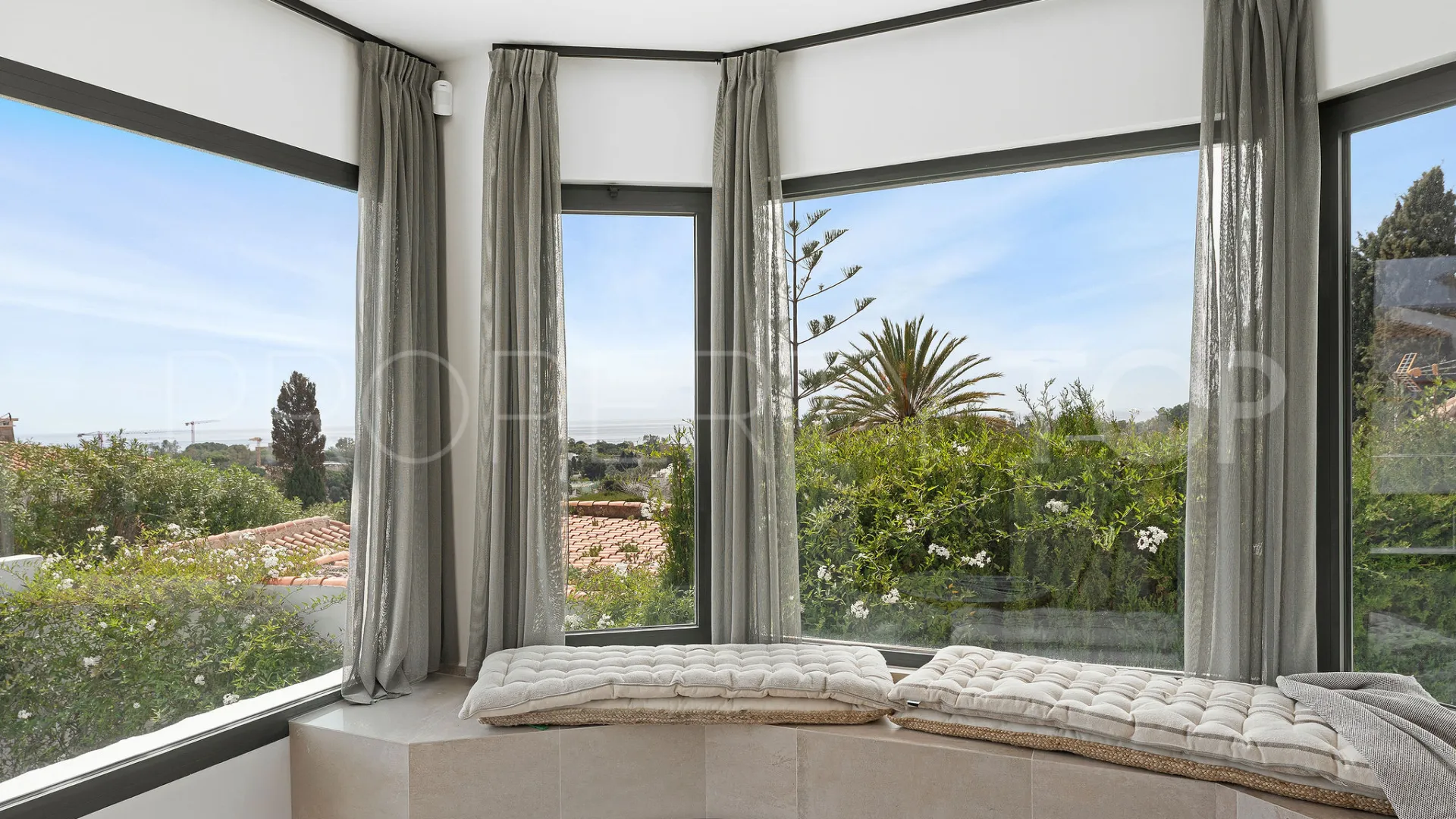 Villa en venta en Elviria con 4 dormitorios