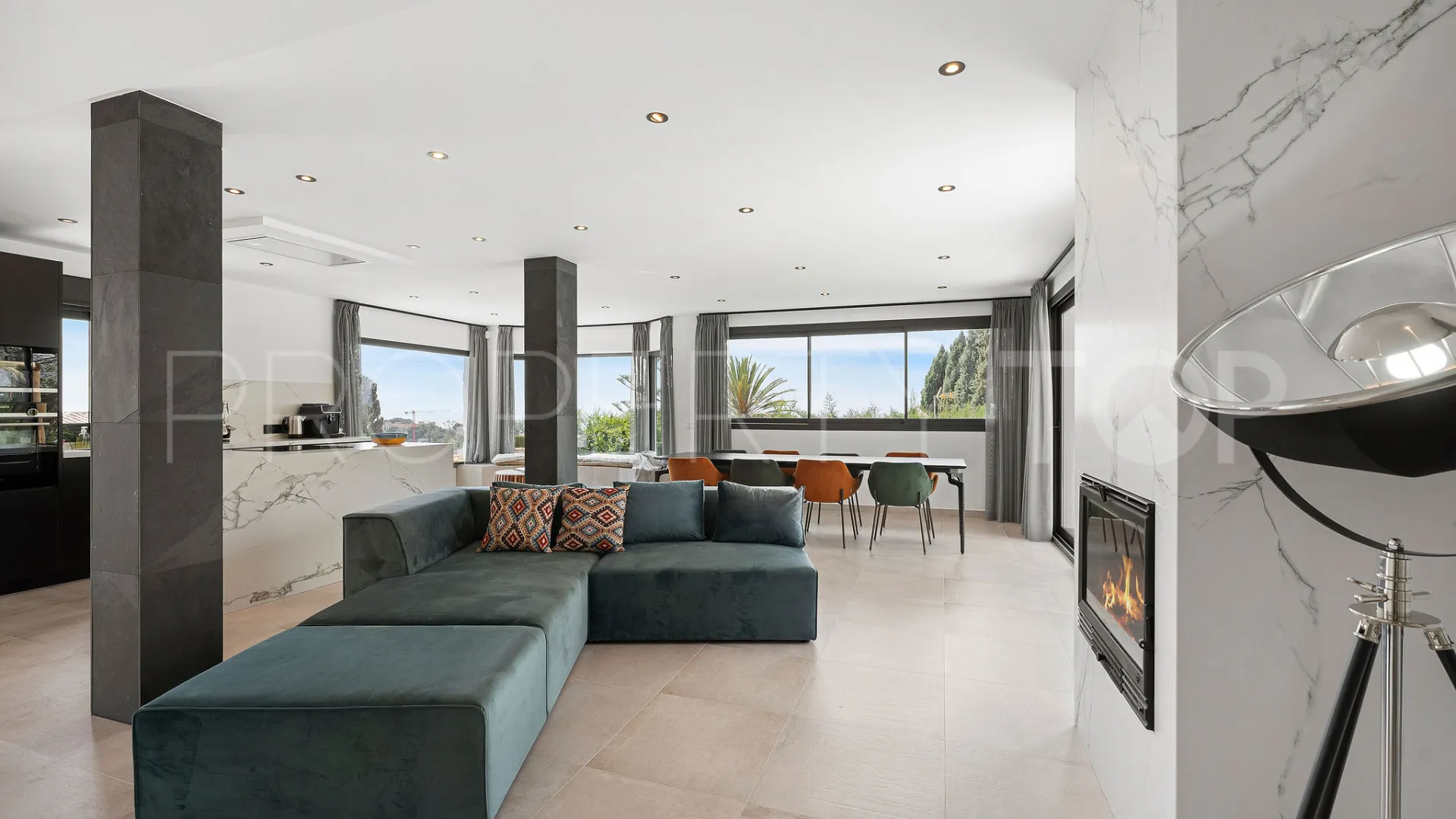 Villa en venta en Elviria con 4 dormitorios