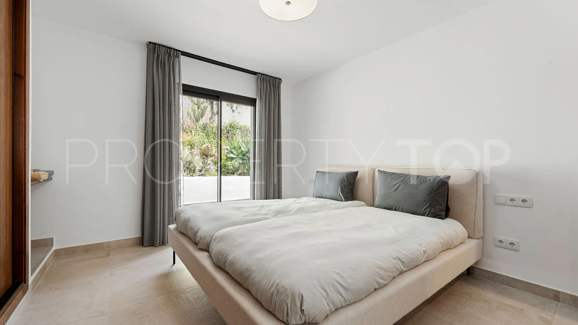 Villa en venta en Elviria con 4 dormitorios