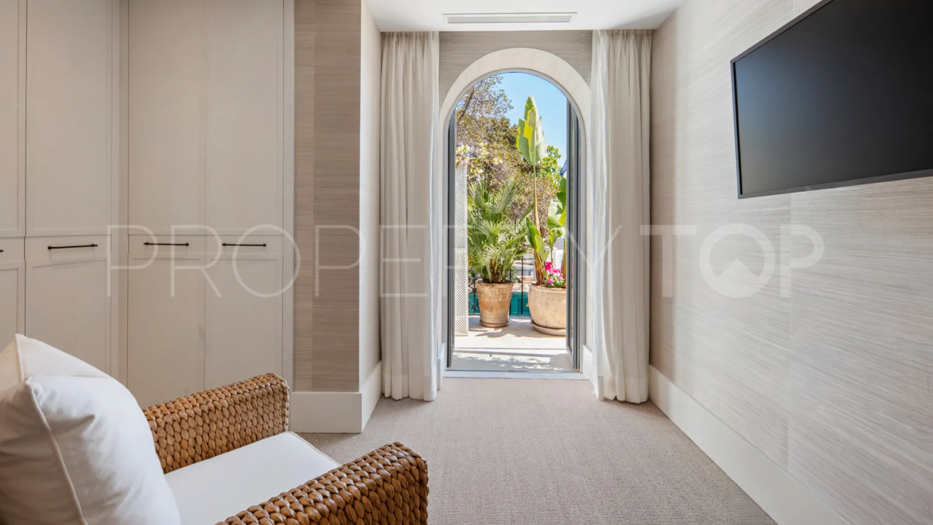 Apartamento a la venta en Puente Romano con 1 dormitorio