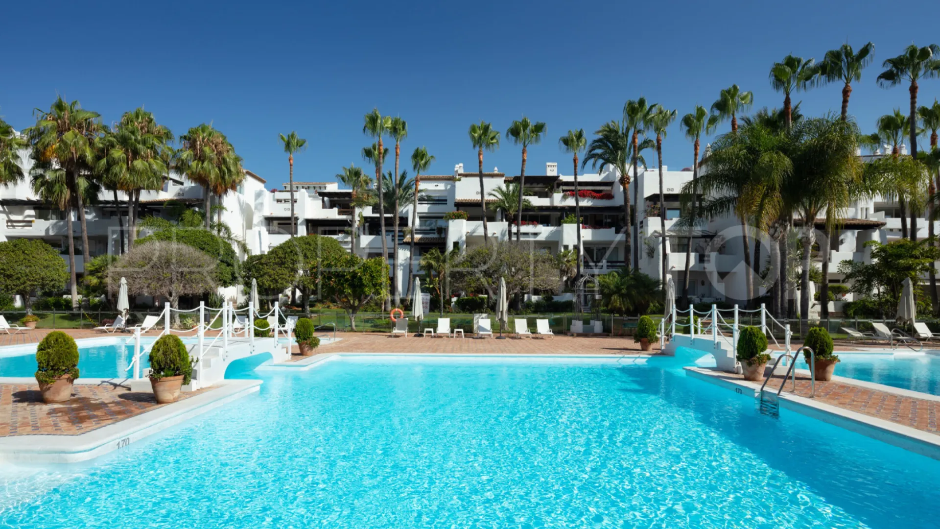 Apartamento a la venta en Puente Romano con 1 dormitorio