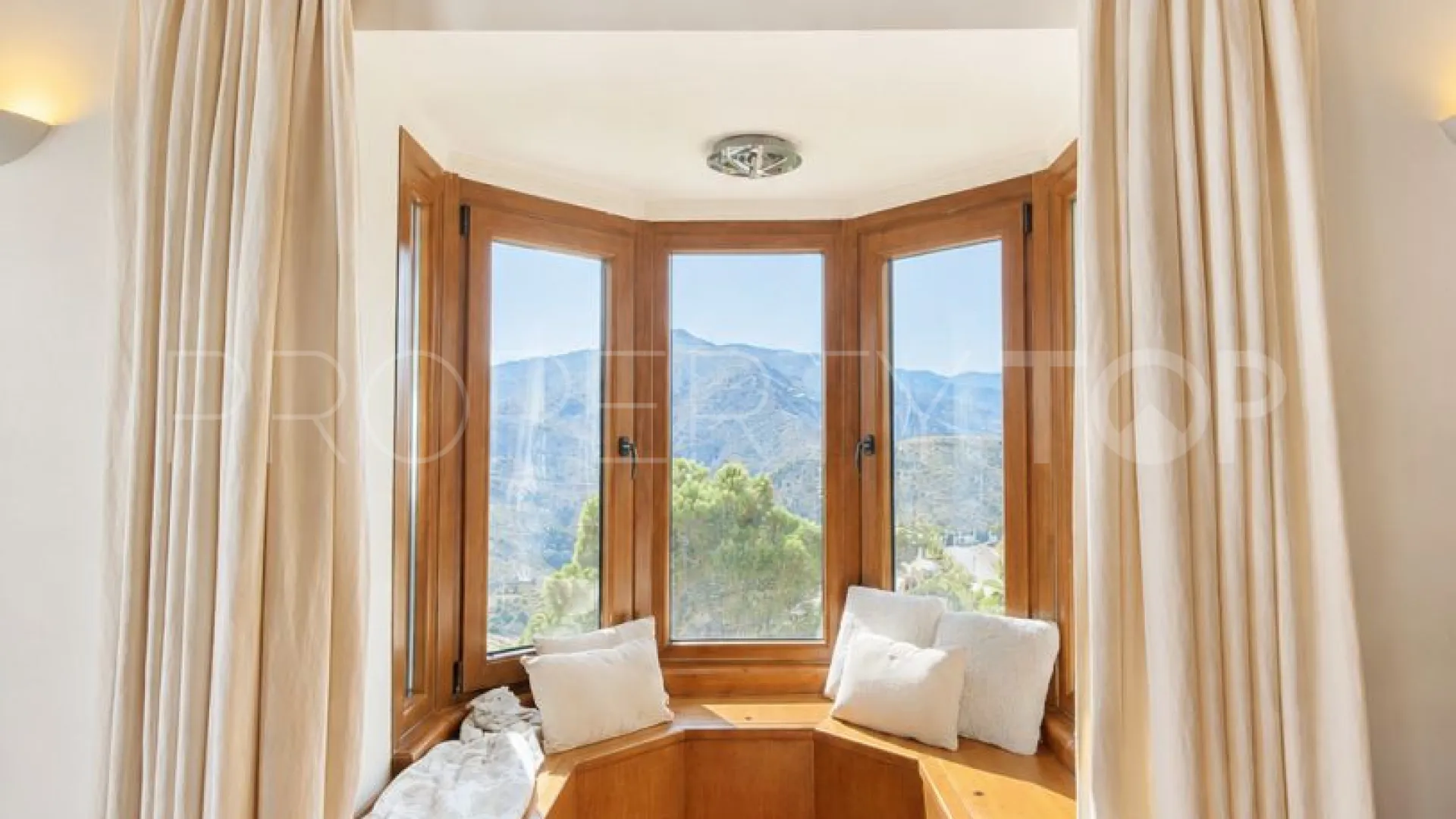 Se vende villa en Monte Mayor de 5 dormitorios